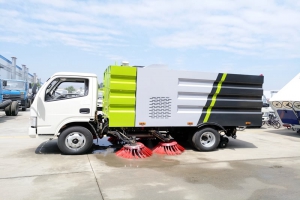 湖北程力河堤石子路面清掃車