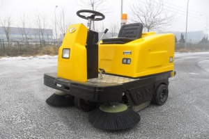 如何讓CLW-1880型電動掃地車使用壽命增加到三年以上