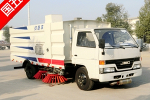 道路掃路車對駕駛員的要求有以下幾點(diǎn)！