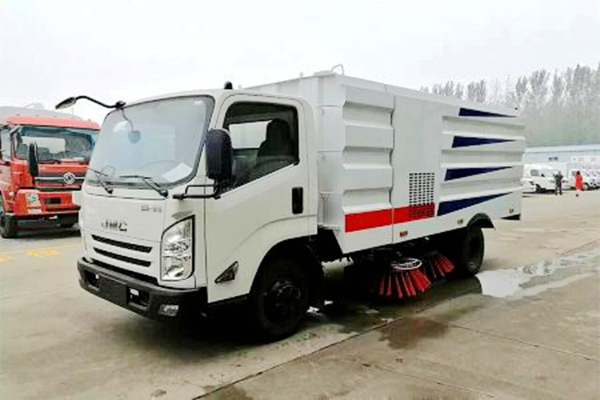 只有這樣操作道路掃路車才能正常作業(yè)