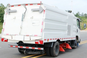 道路清掃車駕駛需要注意的幾點(diǎn)！