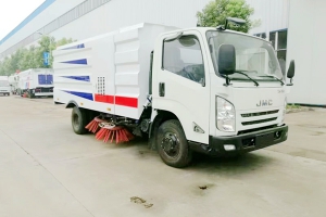 湖北程力專汽教你怎樣買到一款便宜、適用、性價比高的環(huán)衛(wèi)掃路車