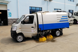 掃路車比吸塵車多了什么東西又少了什么東西