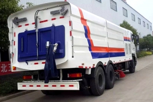 東風(fēng)天錦比較大型灑水掃地多功能車 價(jià)格79萬