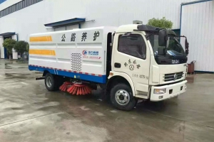 講述經(jīng)典實用款掃路車使用方法