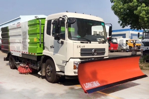 有程力除雪掃路車再大的風(fēng)雪也阻擋不了前行的步伐