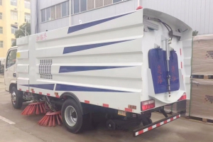 環(huán)衛(wèi)車廠家提醒您：掃路車安全駕駛需注意的事項