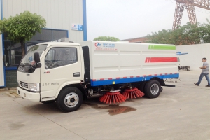 環(huán)衛(wèi)掃路車的保養(yǎng)方法以及使用說明