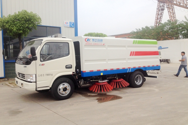 環(huán)衛(wèi)掃路車的保養(yǎng)方法以及使用說(shuō)明