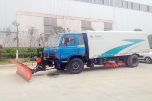 整潔街道不再被垃圾阻礙，程力掃路車