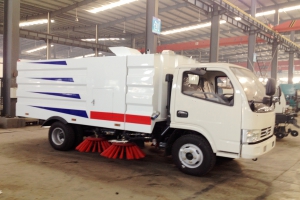 清潔鄉(xiāng)村的環(huán)衛(wèi)使者—東風多利卡掃路車