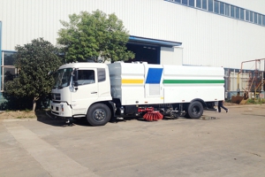 高端技術下的新型東風天錦掃路車