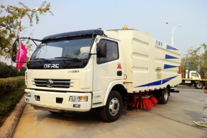 夏日來臨掃路車該如何真確的使用空調(diào)