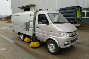 清掃車廠家講述：清掃車?yán)淠鞯谋ｐB(yǎng)