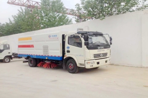 程力掃路車輕輕的經(jīng)過，撫去一路風(fēng)塵