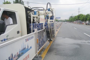 湖北程力護(hù)欄清洗車(chē)亮相杭州街頭