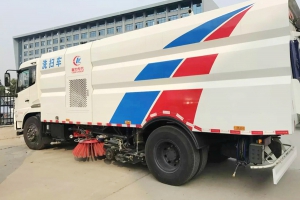 “一車多用 功能強(qiáng)大” 環(huán)衛(wèi)工人的好朋友