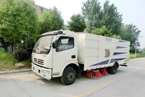 持續(xù)高溫 掃路車如何做好防暑工作？