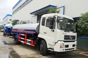 園林綠化專用帶導(dǎo)航的灑水車,程力等你來(lái)?yè)屬?gòu)