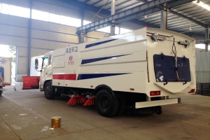 掃路車大廂銹蝕防銹工作是重點