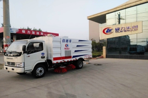 湖北程力告知您保養(yǎng)掃路車的一些誤區(qū)