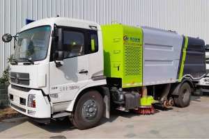 湖北程力掃路車廠家提醒您發(fā)動機轉(zhuǎn)速的注意事項