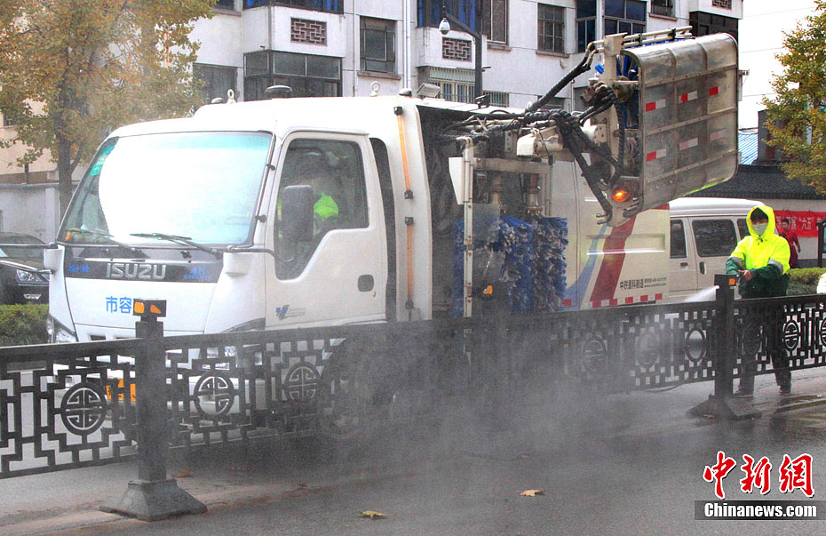 五十鈴護(hù)欄清洗車