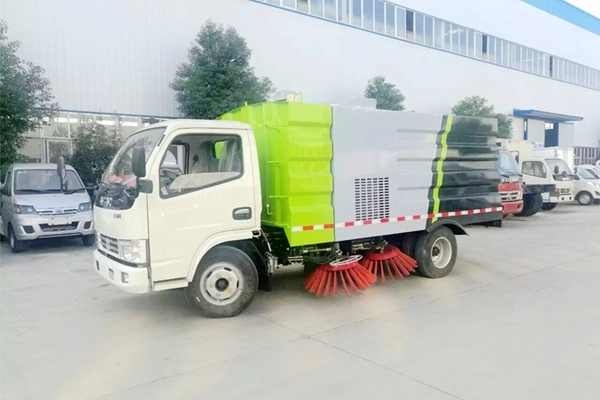 湖北程力掃路車廠家選用的都是優(yōu)質掃刷