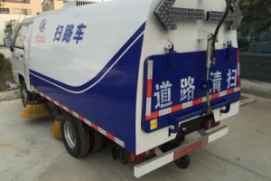 掃路車(chē)廠家講述: 怎樣提高掃路車(chē)工作效率