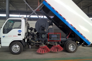 掃地車電瓶很受傷 提醒司機(jī)下車莫忘關(guān)燈