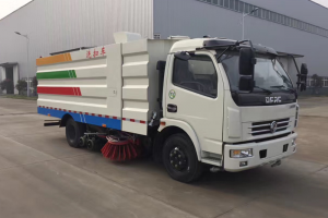 程力公司提醒司機朋友請關(guān)愛您的掃路車