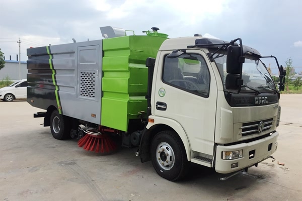 要想節(jié)約掃路車使用成本 從愛護(hù)輪胎開始