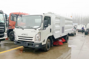 垃圾清掃車專家支招8步讓您擁有滿意的掃路車(2)