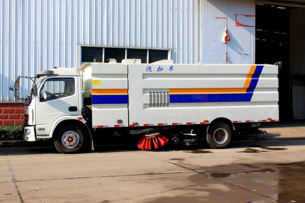 部分城市歐四排放標(biāo)準(zhǔn)已經(jīng)實施 看道路清掃車廠家的對策