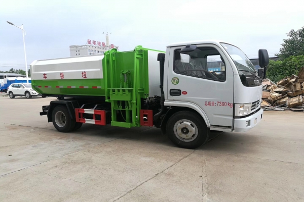 東風(fēng)小多利卡掛桶式垃圾車圖片