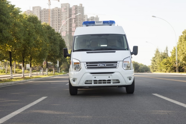 江鈴福特新世代V348救護(hù)車