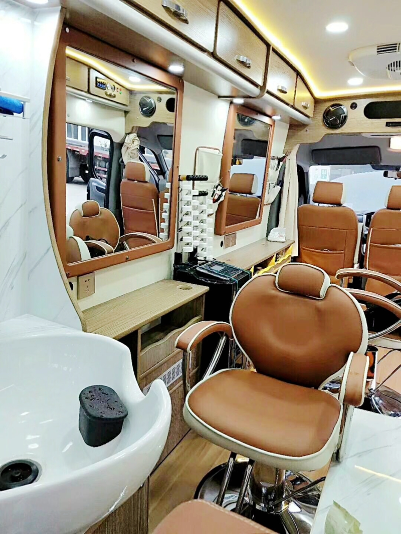 移動(dòng)美發(fā)理發(fā)房車