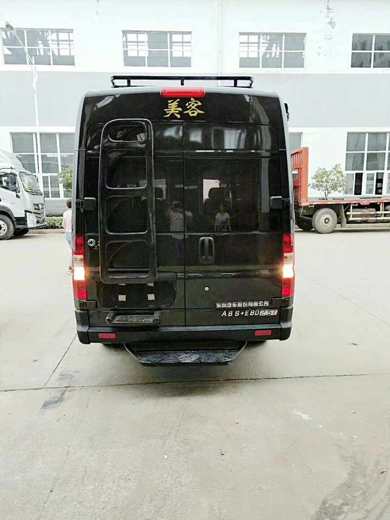 移動(dòng)美發(fā)理發(fā)房車