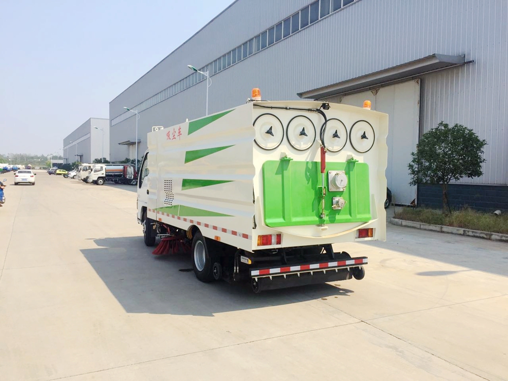 五十鈴純吸式掃路車后側圖片