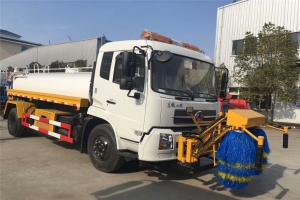 東風(fēng)天錦高速路護(hù)欄清洗車(chē)