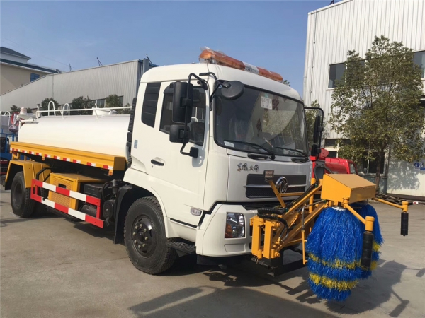 東風天錦高速路護欄清洗車