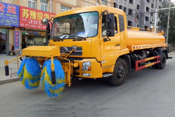 東風天錦高速路護欄清洗車外形圖片