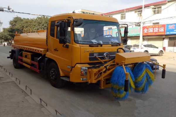 東風天錦高速路護欄清洗車清洗滾刷