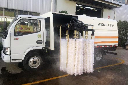 城市道路護欄清洗車