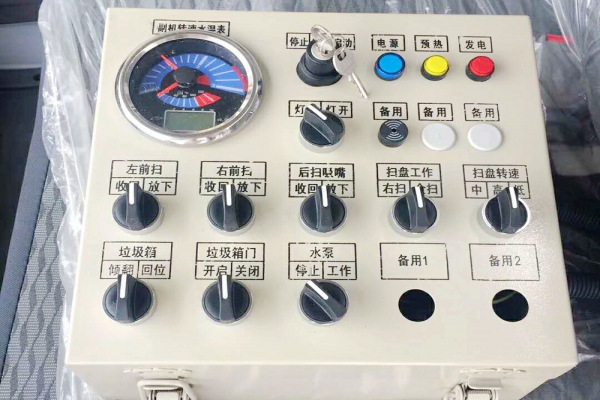 東風(fēng)小多利卡掃路車電控箱圖片