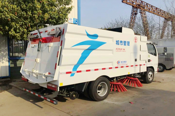 東風(fēng)D6小多利卡掃路車 CLW5070TSLD5型掃路車圖片