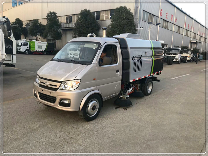 長安小型掃地車