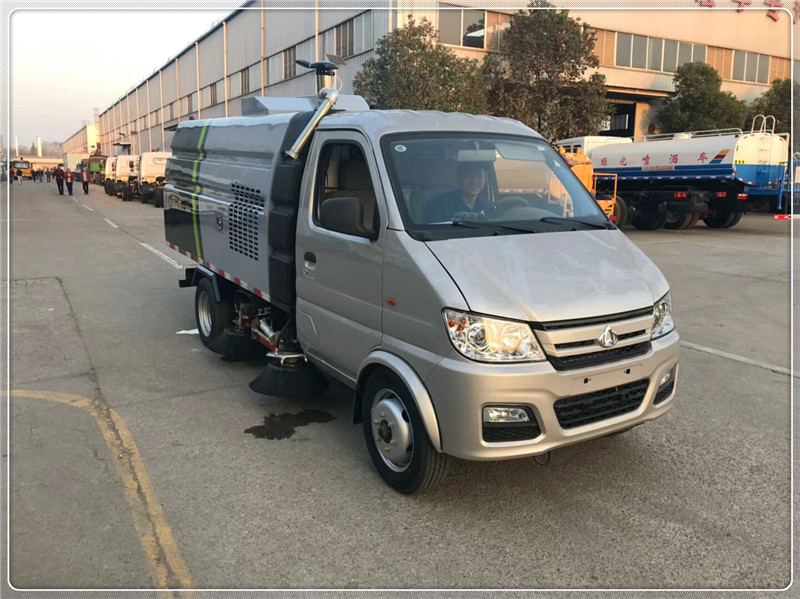 小型掃地車右側(cè)全圖：