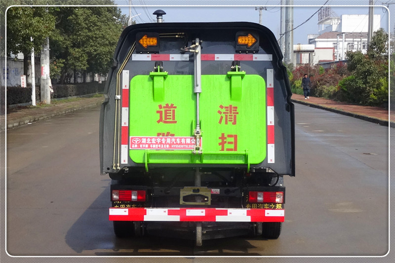小型掃地車尾部圖