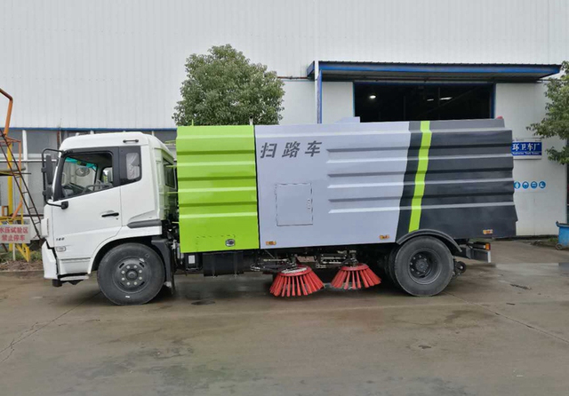 東風(fēng)天錦掃路車